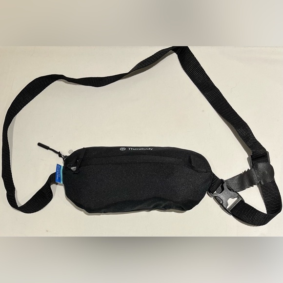 United Airlines Polaris Class Therabody Crossbody Inflight Amenity Bag - Picture 7 of 15